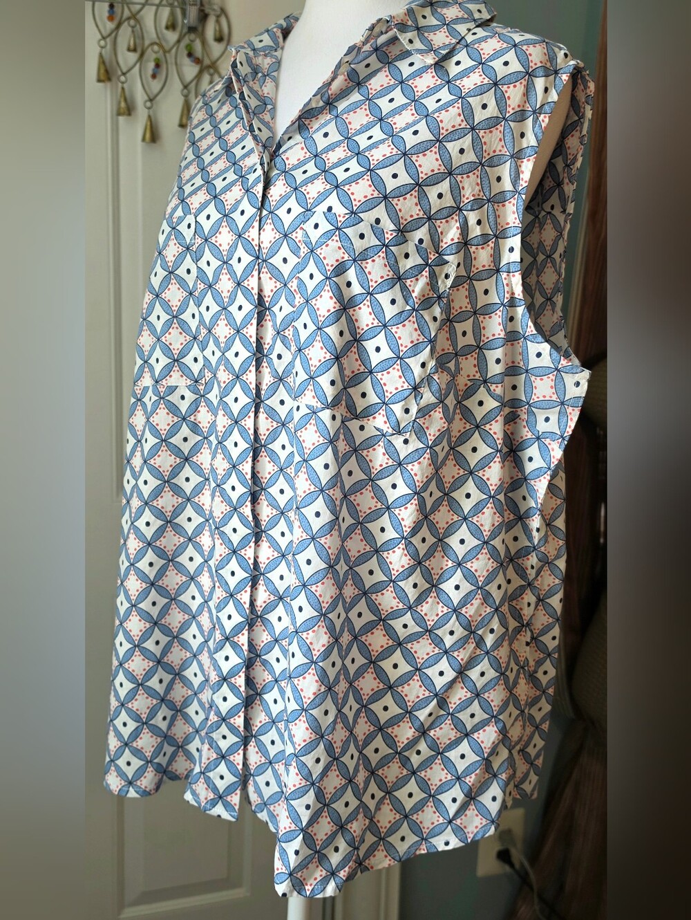 Boden Sleeveless Button Down Blouse Womens 18 Blue & Cream Geometric 100% Cotton - Picture 2 of 11